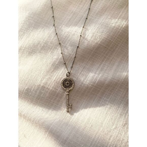 Rhinestone key necklace  - Picture 3 of 3